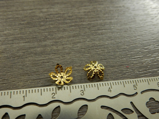 Helmihattu kupera kukka, 8mm, kulta, 20kpl