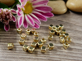 Akryylihelmi neliö, 3x3mm, vaaleakulta, 50kpl