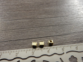 Akryylihelmi neliö, 3x3mm, vaaleakulta, 50kpl