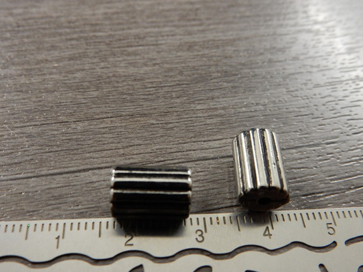 Akryylihelmi putki, 11.5x7.5mm, hopea, 20kpl
