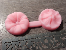 Kaksi osainen silikonimuotti kukka, 90x35mm, pinkki, 1kpl