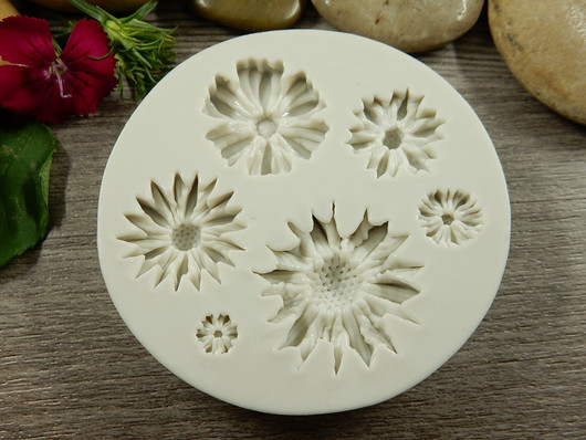 Silikonimuotti kukat,  73x8mm, beige, 1kpl