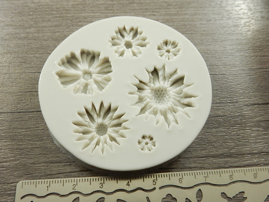 Silikonimuotti kukat,  73x8mm, beige, 1kpl