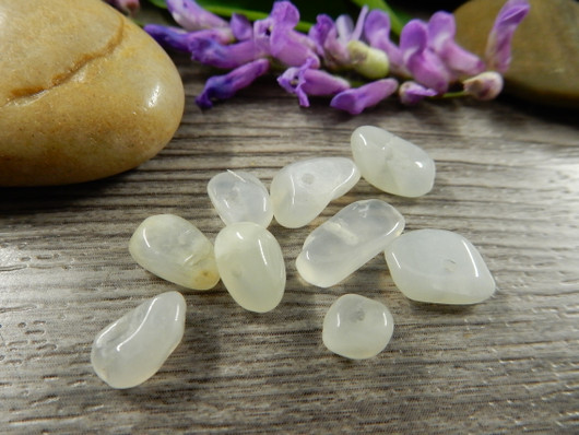 Kivisiruhelmi valkoinen kuukivi, 3-14mm, valkoinen, 20kpl