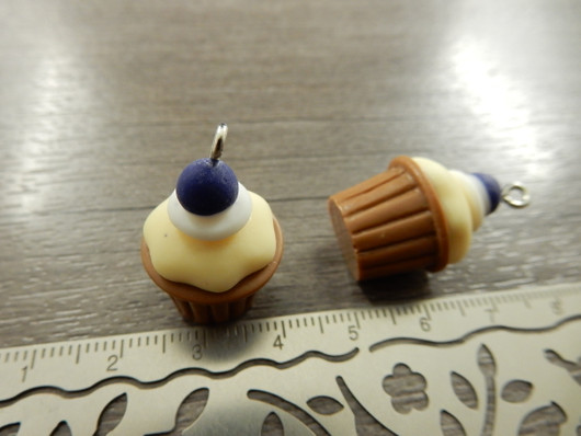 Kuppikakkuriipus, 28x17mm, moniväri, 1kpl