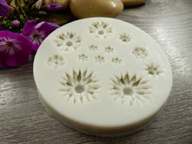 Silikonimuotti kukat, 80mm, beige, 1kpl