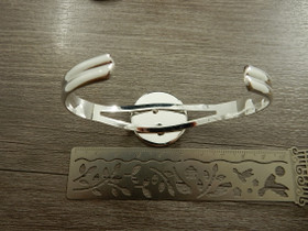 Käsikorupohja, 25mm kapussille, n.60mm, kirkashopea, 1kpl