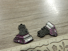 Noitakirjat ja kissariipus, 26x22mm, moniväri, 1kpl