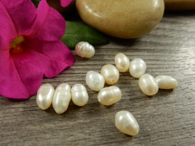 Makeanvedenhelmi jyvä, 4-6mm, kerma, 20kpl