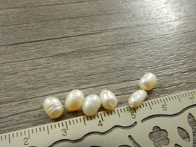 Makeanvedenhelmi jyvä, 4-6mm, kerma, 20kpl