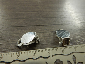 Korvakoruklipsi, 10mm, kirkashopea/rst, 1pari