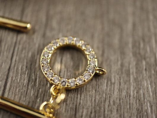 Salpalukko strasseilla, 19x4x2mm, 18K/ kulta, 1setti