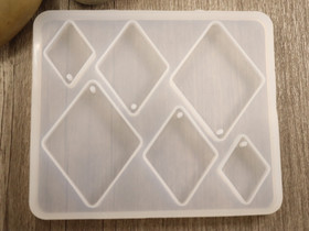 Silikonimuotti vinoneliö, 103x86x5.7mm, 1kpl