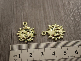 Aurinkoriipus, 21x17mm, kulta, 1kpl 