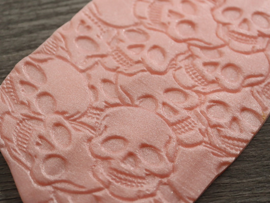 Kuviorulla pääkallot, 10x2.4cm, 1kpl