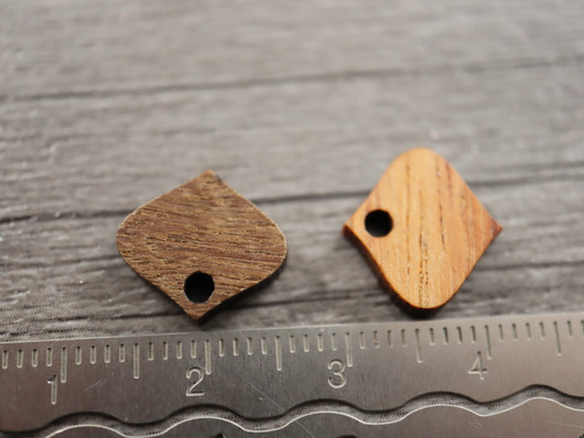 Puuriipus pisara, 11.5x12mm, ruskea, 10kpl