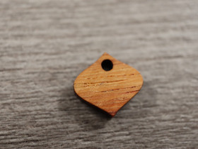 Puuriipus pisara, 11.5x12mm, ruskea, 10kpl