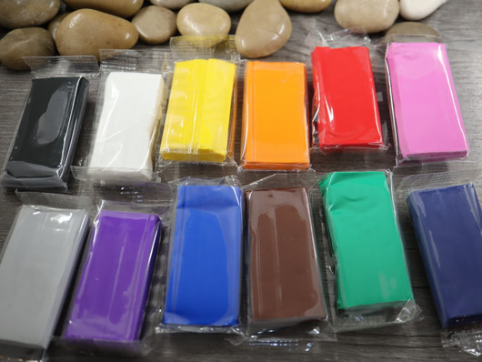 Cernit essentials, 12x 25g, 12 eri väriä, 1kpl POSTIPAKETTI TOIMITUS