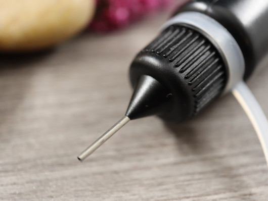 Pullo tarkkuuskärjellä, 10ml, musta, 1kpl