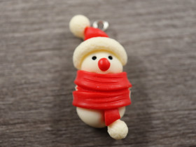 Lumiukkoriipus, 34x15mm, moniväri, 1kpl