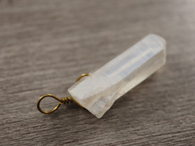 Kristalliriipus kvartsi, n.35-50x6-13mm, kirkas, 1kpl