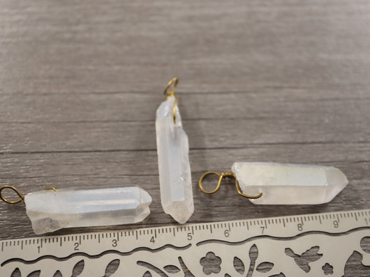 Kristalliriipus kvartsi, n.35-50x6-13mm, kirkas, 1kpl