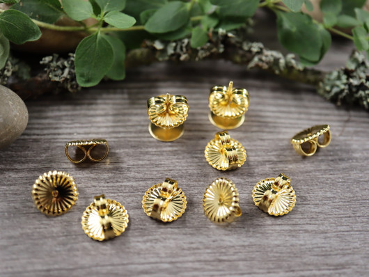 Korvakorun tausta kukka, 9x4.5mm, 18K kulta, 10kpl