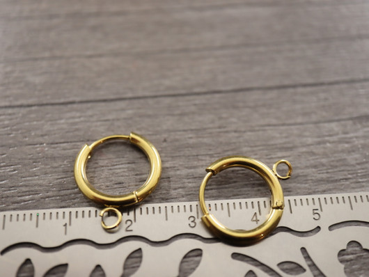 Korvakorurengas lenkillä huggie, 17x14x2mm, 18K kulta/ PVD/ rst, 1pari