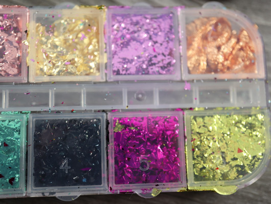 Lehtimetalli hiutaleita, 12 sävyä, 1 rasia