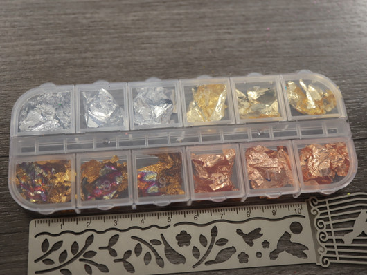 Lehtimetalli hiutaleita, 4 sävyä, 1 rasia