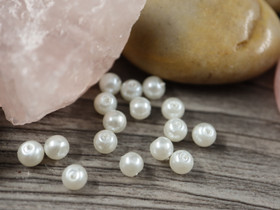 Helmiäislasihelmi, 4-5mm, valkoinen, 20kpl