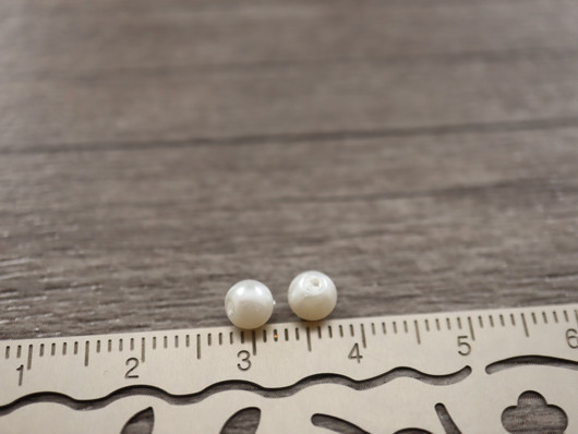 Helmiäislasihelmi, 4-5mm, valkoinen, 20kpl