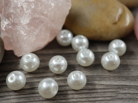 Akryylihelmi puoliporattu, 8mm, valkoinen, 20kpl