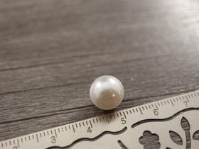 Akryylihelmi puoliporattu, 10mm, valkoinen, 20kpl