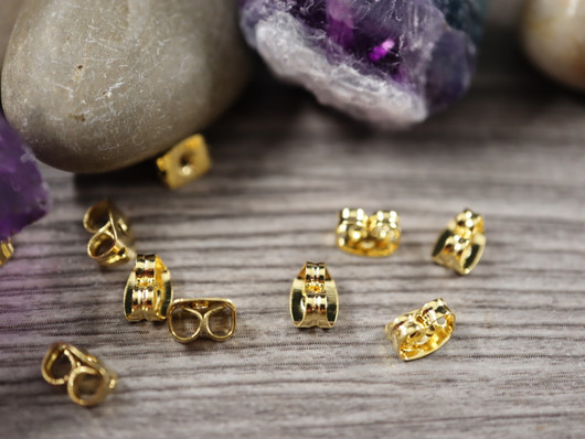 Korvakorun tausta, 4.5x5.5mm, 18K/kulta/rst, 10kpl