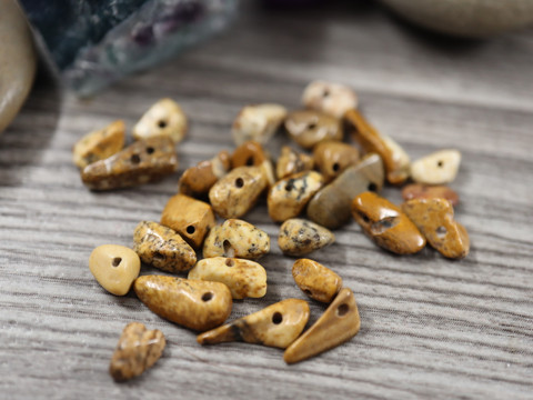 Kivisiruhelmi jaspis, 3-16mm, ruskea, 20kpl