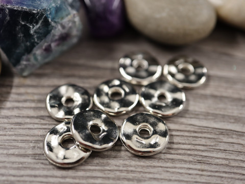 Akryylihelmi litteä, 12x2mm, hopea, 20kpl