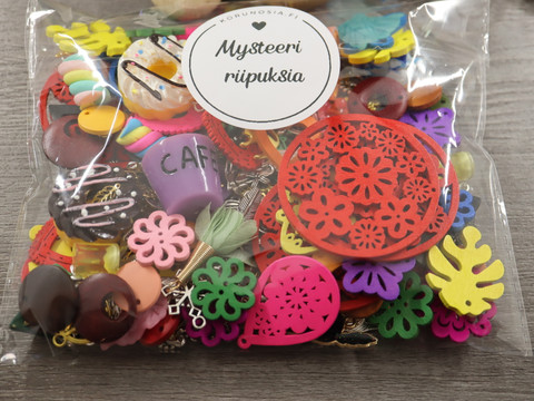 Mysteeri riipuksia, 1kpl