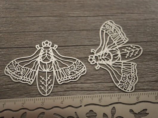 Yöperhonenriipus, 32x44mm, rst, 1kpl