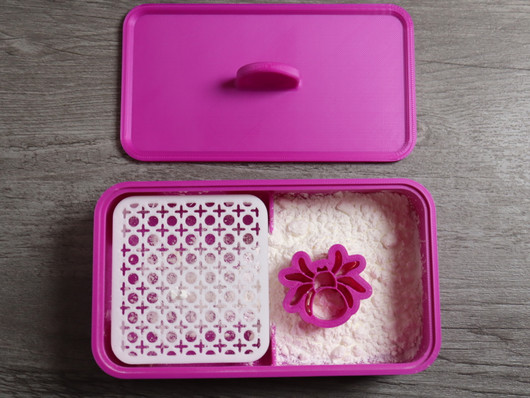 Massailijan jauherasia, 15.5x9cm, 1kpl, POSTIPAKETTI TOIMITUS