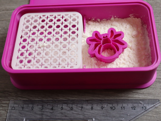 Massailijan jauherasia, 15.5x9cm, 1kpl, POSTIPAKETTI TOIMITUS