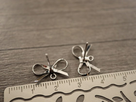 Korvakorutappi lenkillä rusetti, 16x18mm, kromi, 1pari