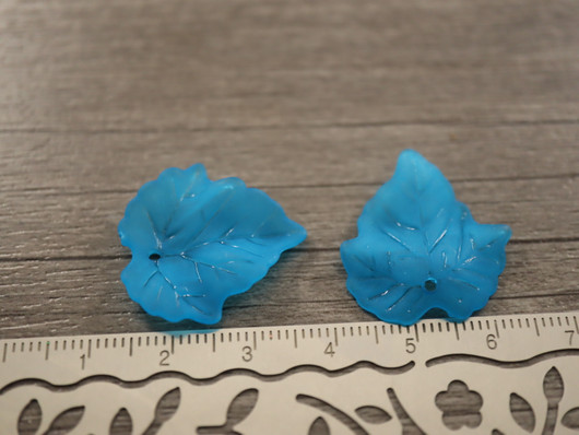 Lehtiriipus akryyli, 23x21mm, turkoosi, 1kpl