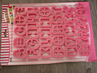 Muotti setti kirjaimet ja merkit, pinkki, n.40mm, 34kpl