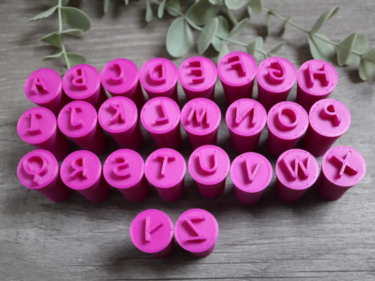 Leimasin isot kirjaimet 10mm, 1kpl