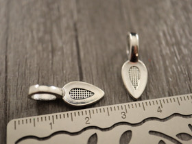 Riipuspidike, (liimattava), 21x8mm, kromi, 1kpl