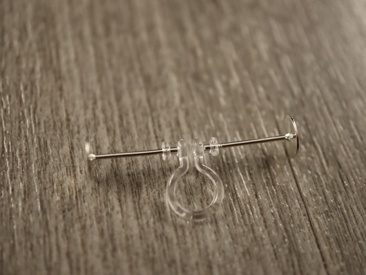 Korvakorutappi reiättömään korvaan, 11x8mm, kirkas, 10paria