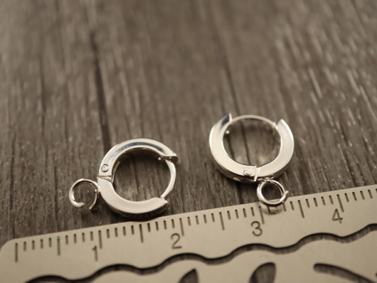 Korvakorurengas lenkillä, 11x2mm, kirkashopea/rst, 1pari