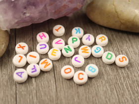 Kirjainhelmi A-Z, 7mm, moniväri, 1kpl