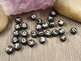 Kirjainhelmi A-Z, 7mm, musta, 1kpl